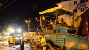 Кметът провери на терен полагането на асфалта на бул Христо