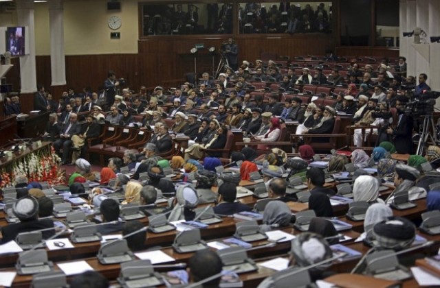 Парламентът на Афганистан одобри 16 министри от бъдещото правителство