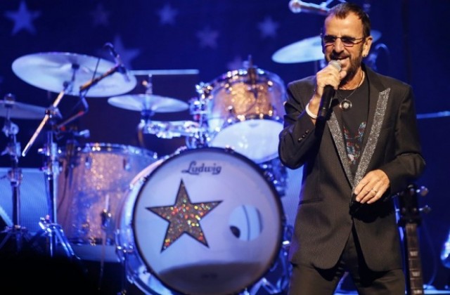 Ринго Стар официално бе въведен в „Залата на славата” на рокендрола