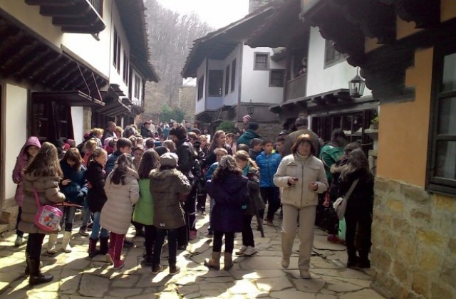 Над 6 000 души са посетили АЕК Етър по време на Великденските празници