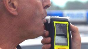 Възрастен мъж се заби в бордюр с колата си оказа