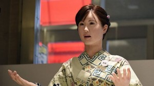 Андроидът Айко посреща хората в универсален магазин СНИМКИ и ВИДЕО