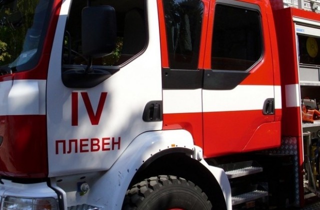 Пожар унищожи два автомобила в Плевен