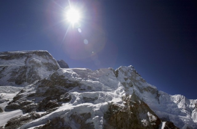 20 април: Христо Проданов става първият български алпинист изкачил Еверест