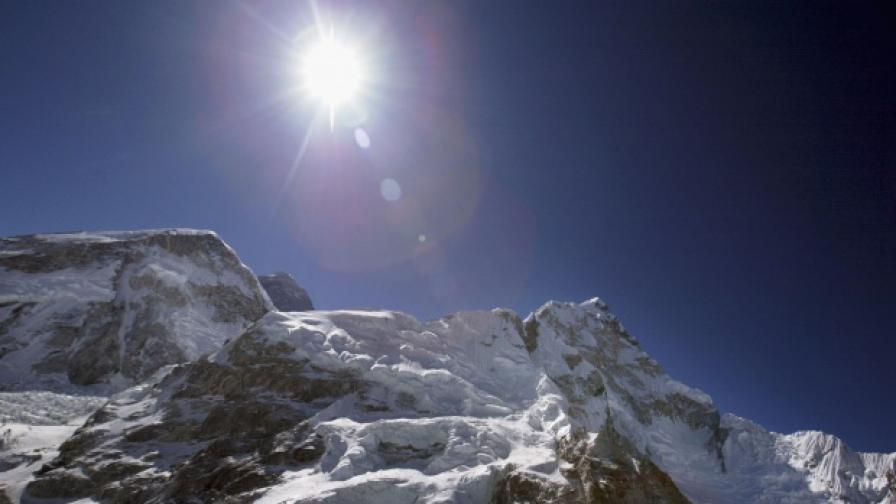 20 април: Христо Проданов става първият български алпинист изкачил Еверест