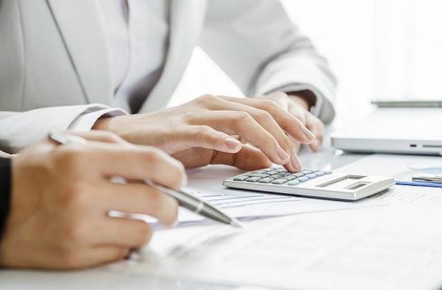 Дърпане на конци