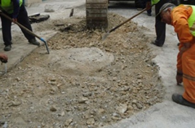 Кметът за разкопаването на новия асфалт: Това беше осъзнат риск