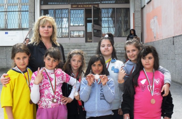 Ученици от Полски Тръмбеш с медали от спортни състезания