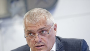 Депутат от ГЕРБ поставя пред военния министър въпроса за продажбата