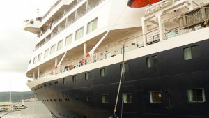 Първият за сезона лайнер акостира на Морска гара СНИМКИ