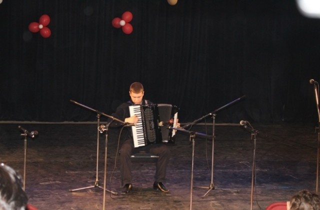 Стоян Караиванов от ГПЧЕ спечели голямата награда от фестивала „Млади таланти”