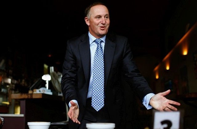Премиерът на Нова Зеландия се извини, че дърпал косата на сервитьорка