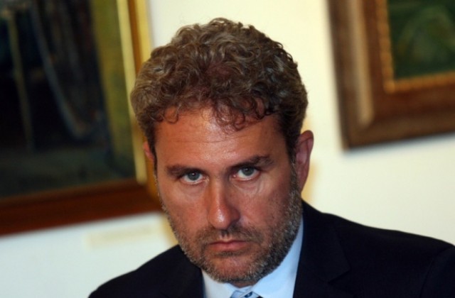 Трябват съвместни усилия за операта, смята заместник-министър