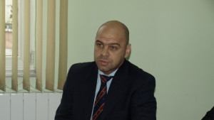 Монтират нови пейки в Тракия