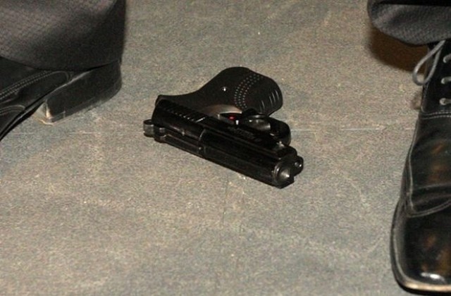 22-годишен стреля с газов пистолет край училище в Стара Загора