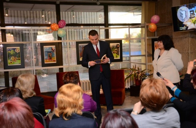 Кметът се включи в Маратона на четящите хора