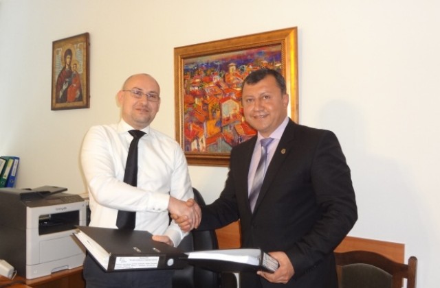 Община Павликени подписа договора за финансиране на Античния керамичен център