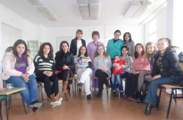 Търновски майки се учиха как да кърмят правилно