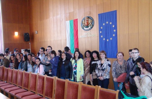 Ученици от четири държави гостуваха в Областна администрация