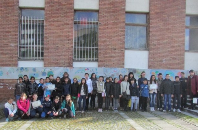 20-метрова рисунка на деца украси Младежкия дом в Г. Оряховица