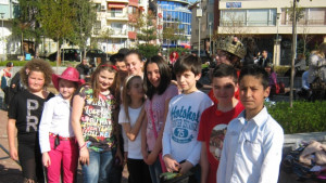 Четоха Шекспир и Сервантeс в центъра на Дупница Сред четящите