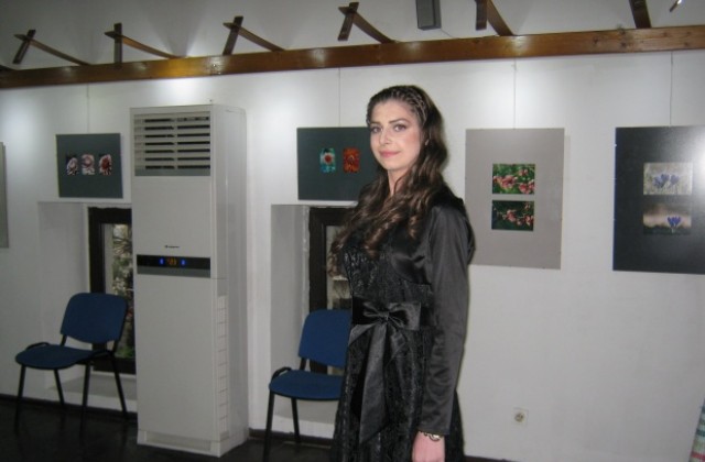 17- годишната Анжела Гюрова с фотоизложба „По петолинието на живота