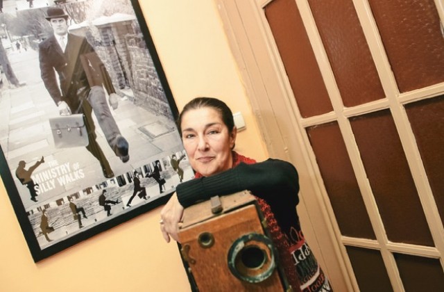 Като отчита обществената чувствителност становището на професионалната кинообщност и предстоящото