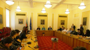 Цецка Цачева и Диана Ковачева обсъдиха текстове от Конститутията с