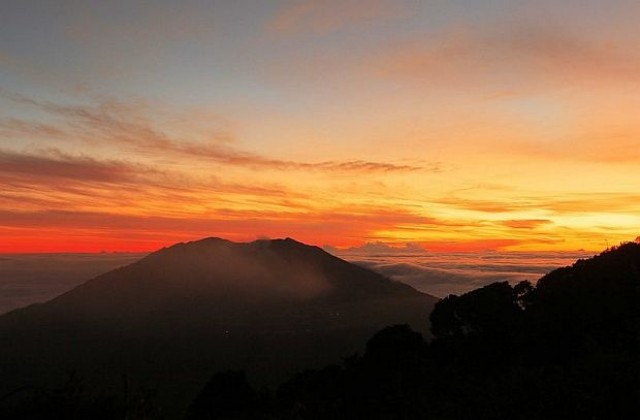 Вулканът Туриалба в Коста Рика отново изригна
