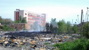 Опасно нерегламентирано сметище горя на изхода за София