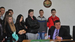 Ученици посетиха Районен съд ГенТошево в Деня на отворените врати