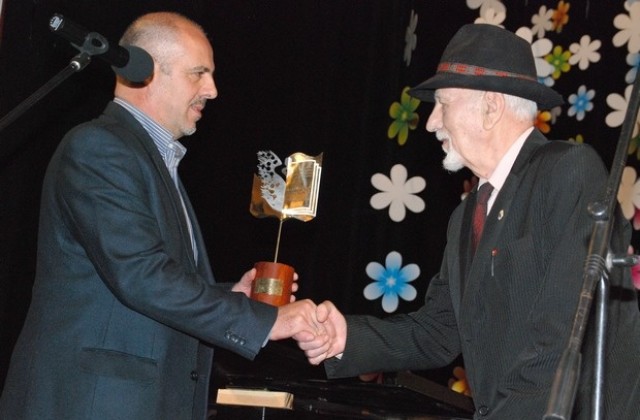 Вълко Грозев получи наградата „Александър Паскалев” на тазгодишната „Южна пролет”