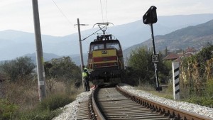 Влак отнесе мъж край Дупница