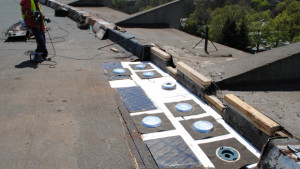 Специална система отводнява покрива на зала Конгресна СНИМКИ