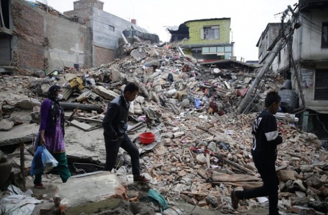 Държави и организации обещаха помощ за Непал след земетресението