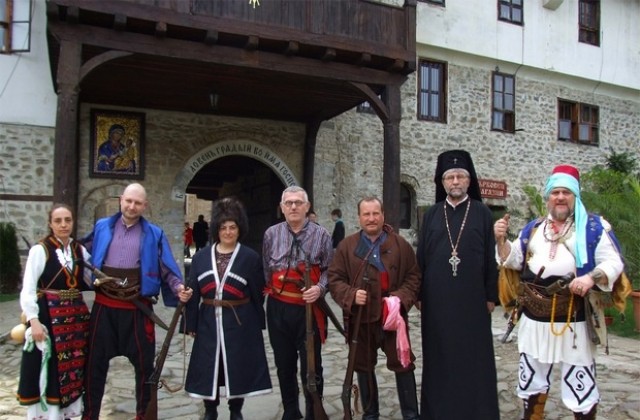 Плевенчани участваха в Защитата на Троянския манастир