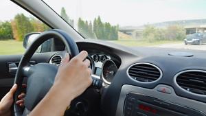 Автомобилна система надушва алкохол в потта на пияни шофьори и