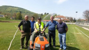 Шемшево с нова косачка за поддръжка на футболните терени