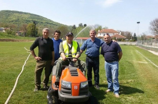 Шемшево с нова косачка за поддръжка на футболните терени