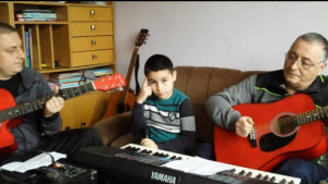 Страстта към китарата и хубавата музика обединява три поколения Хаджийски