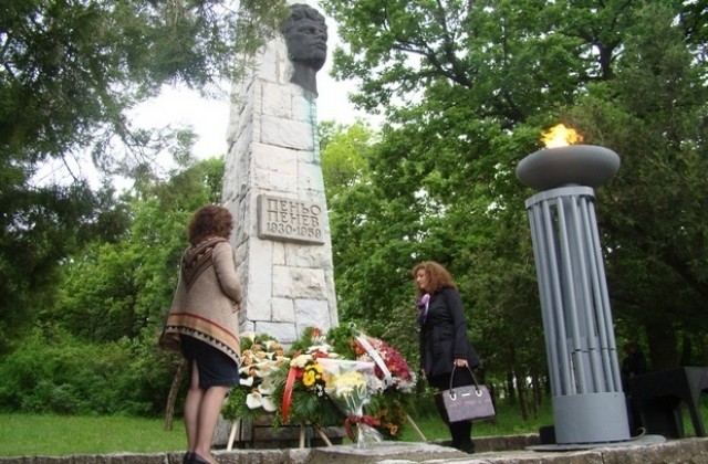 Поклонение-памет за Пеньо Пенев в Димитровград