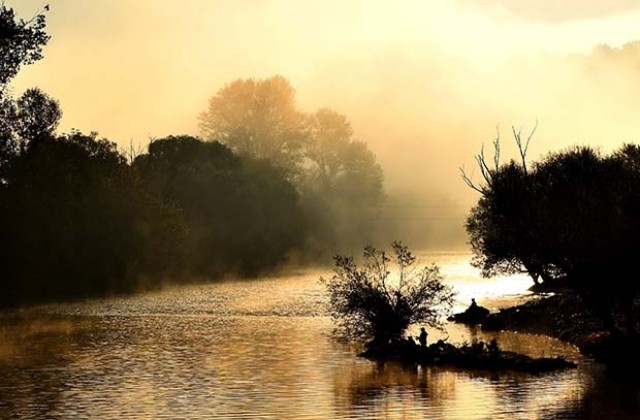 Млада фотографка от Мездра подреди своята първа самостоятелна изложба