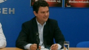 ЗеленогорскиВ една лодка сме и всяко разклащане е лошо за