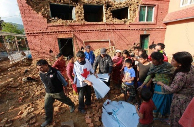 Расте броят на жертвите от земетресението в Непал
