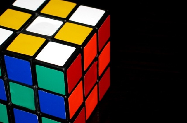 Да наредиш кубчето на Рубик за 5,25 секунди? Възможно е!