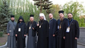 Русенският митрополит Наум посети Армения