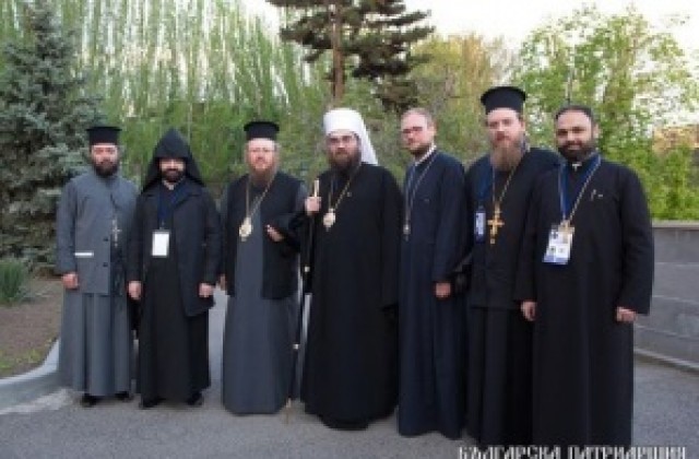 Русенският митрополит Наум посети Армения