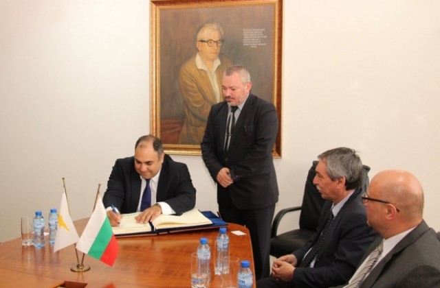 Посланикът на Кипър посети ВТУ