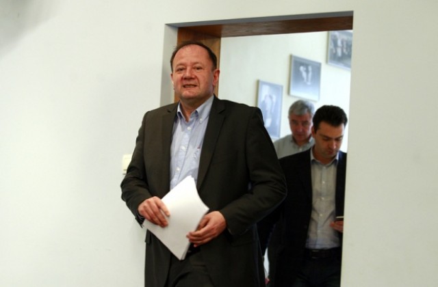 БСП ще търси подкрепа от АБВ и Атака за искането си до КС за 16-те млрд. заем