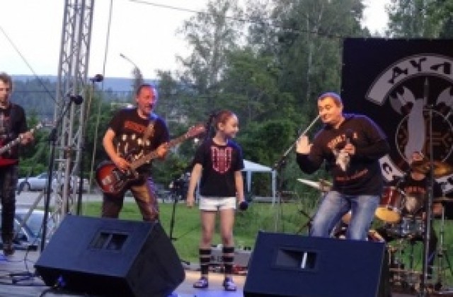 Русенската Вики и Епизод с амбиция за рок албум